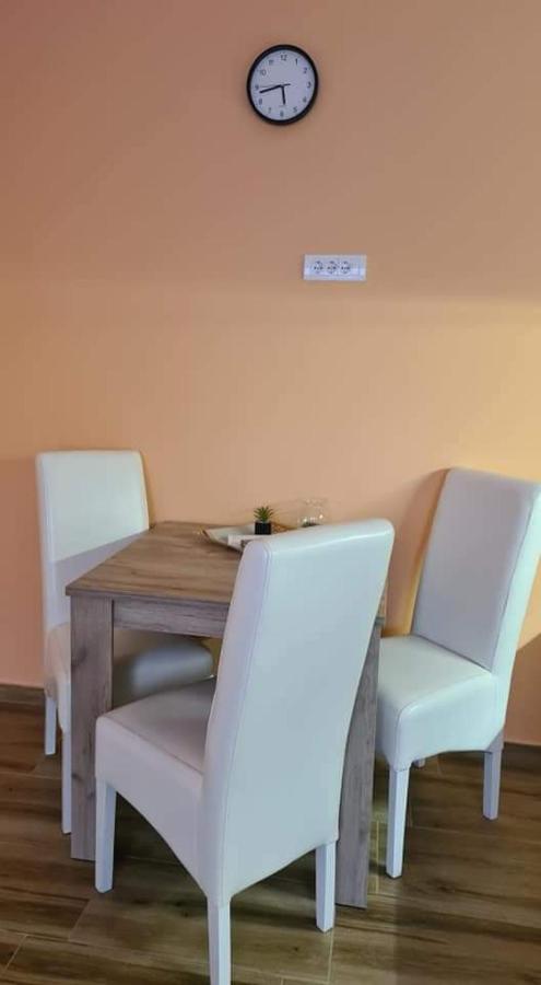 Ales Apartman Сомбор Екстер'єр фото